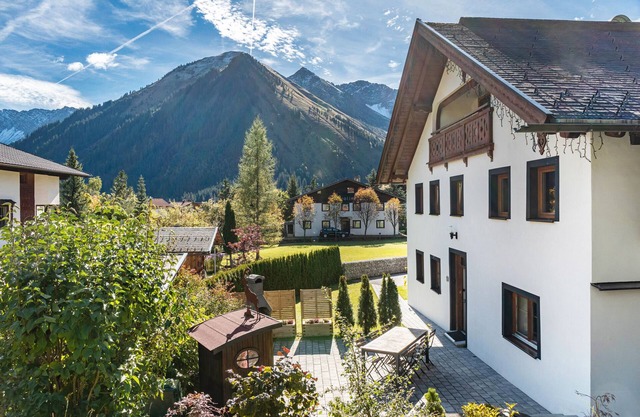 Apartment 'Haus Berwang Bauernhaus' with Mountain View, Private Terrace and Wi-Fi
