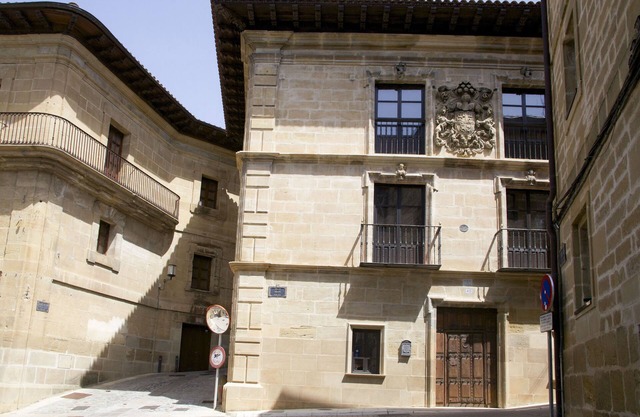 APARTMENT IN A 16TH CENTURY MANOR HOUSE IN LABASTIDA