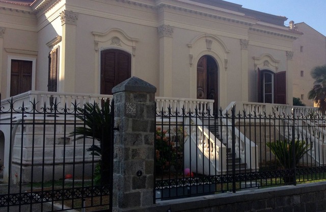 Apartment in a period villa, just a few steps from the sea