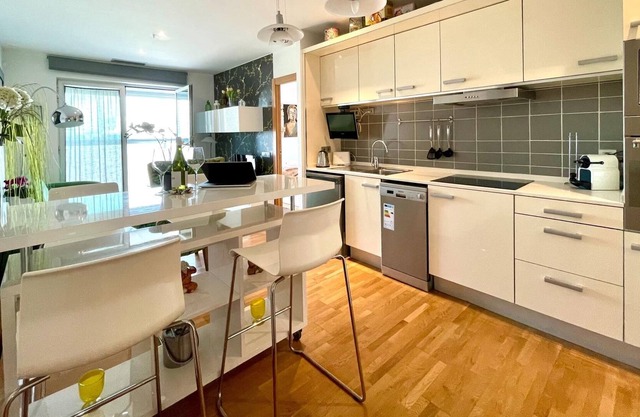 Apartment in front of Fira Gran Via