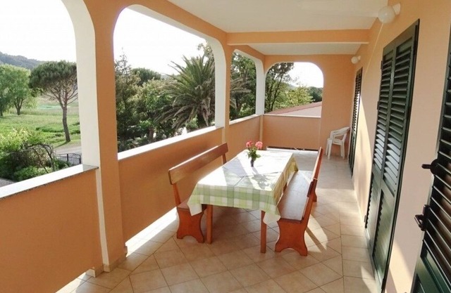 Apartment in Lopar with Balcony, Air condition, WIFI, Washing machine (893-1)