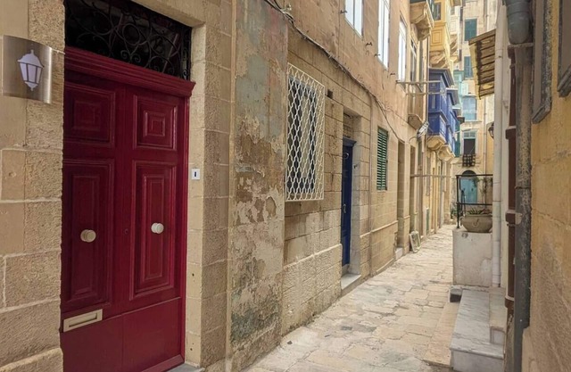 Apartment in Valletta by Ruwts
