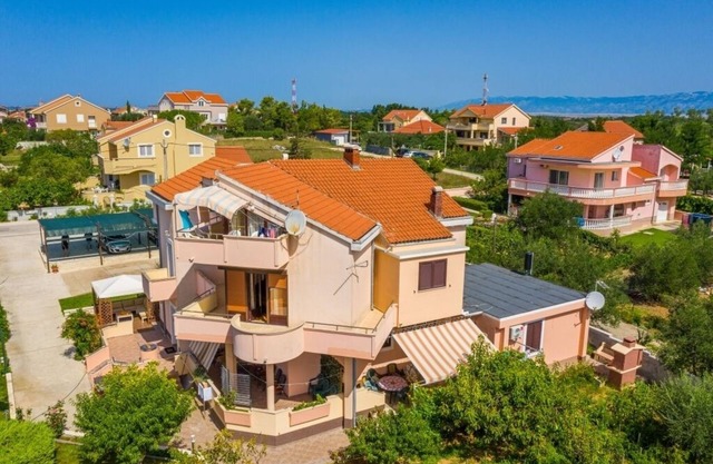 Apartment in Privlaka with Terrace, Air condition, WIFI, Washing machine (821-1)