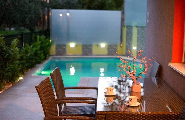APARTMENT IN TROGIR WITH PRIVATE POOL ON SUNBATHING TERRACE!