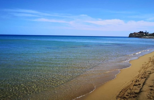 Apartment in villa a stone's throw from the sea Up
