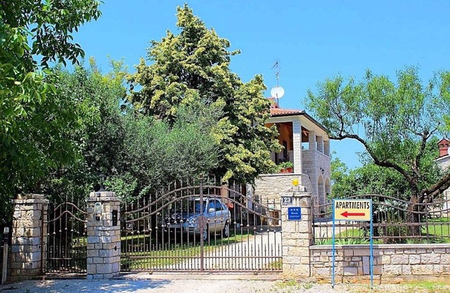 Apartment in Vrvari with One-Bedroom 1