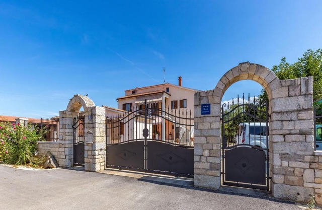 Apartment in Vrvari with One-Bedroom 3