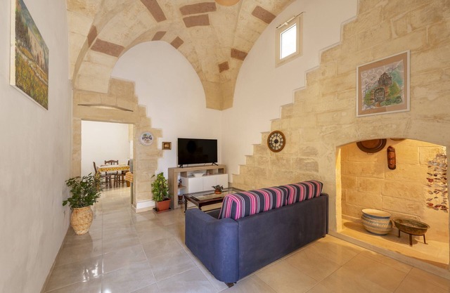 Apartment 'La Corte Della Zia Santa' with Private Terrace, Wi-Fi and Air Conditioning