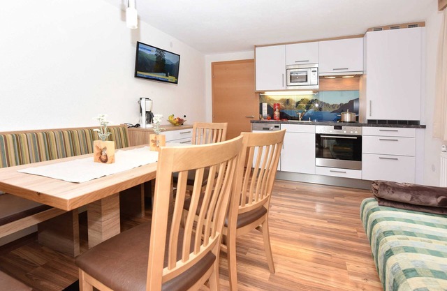 Apartment Jakob 203 for 3-5 persons with terrace - Ferienwohnen Mattle* in Tirol ski area