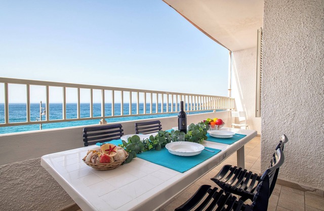 Apartment 'La Marina Beach House' with Sea View, Balcony and Air Conditioning