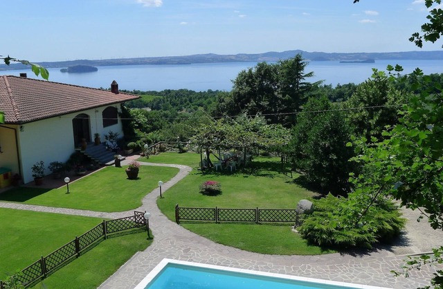 Apartment La Taverna - La Guardata Agriturismo overlooking Lake Bolsena