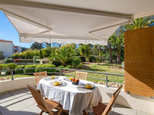 Apartment Les Rivages de L'Esterel-2 by Interhome