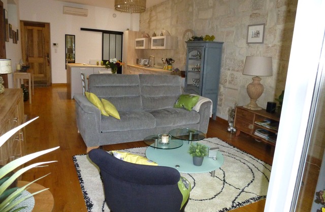 Apartment located in the heart of the Historic City, 50m from Place aux Herbes