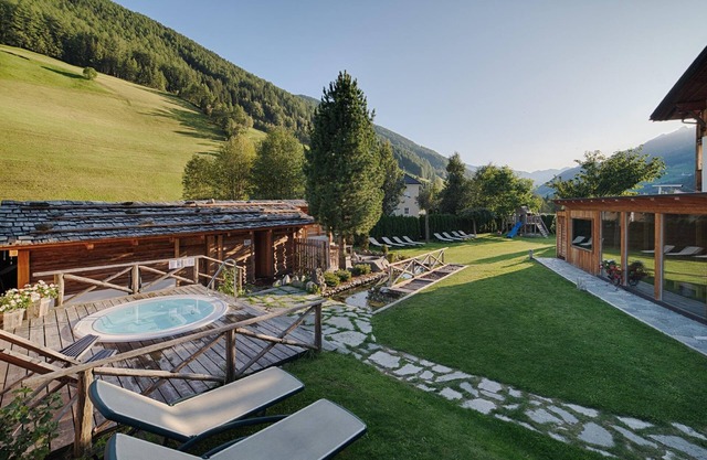 Apartment "Löfflerblick A Weisszint" with Mountain View, Wi-Fi, Sauna & Jacuzzi