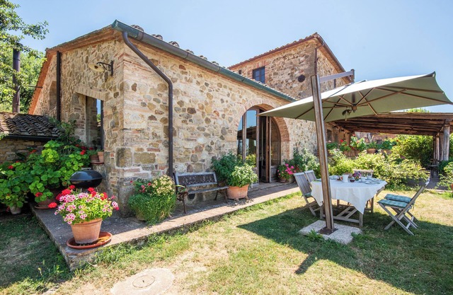 Apartment 'Magica Toscana' with Mountain View, Shared Pool and Wi-Fi