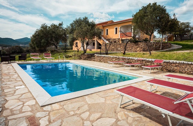 Apartment 'Malamuri 5 Sun Vacanze' with Sea View, Shared Pool and Shared Garden