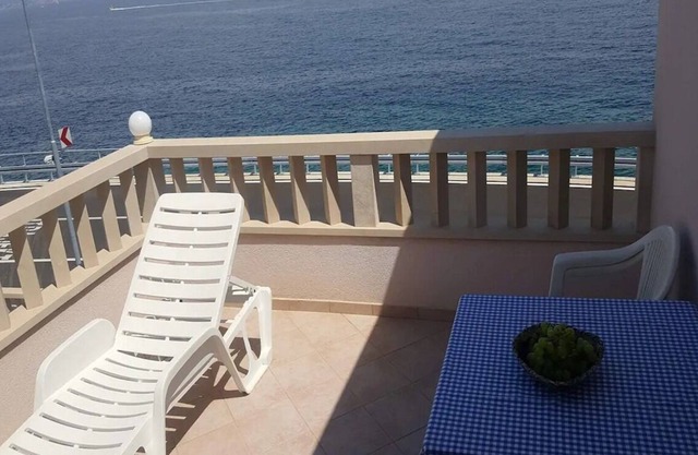 Apartment Mlad - with pool: A1(2+1) - Rogac, Island Solta, Croatia