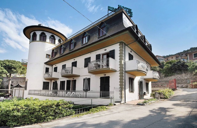 Apartment Monolocale Moneglia 24 close to the Beach with Shared Pool & Wi-Fi