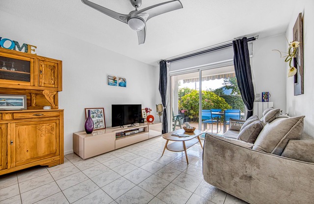 Apartment Near the Beach with Private Terrace