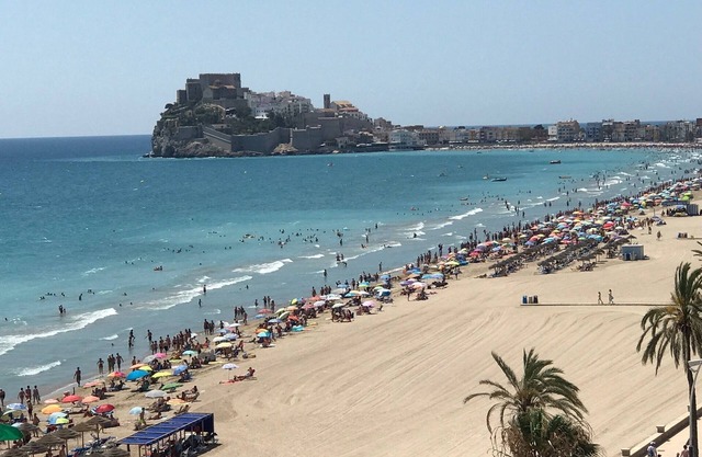 Apartment near the beach, shared pool, wifi, private parking.