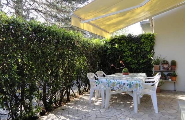 Apartment near the sea with small garden