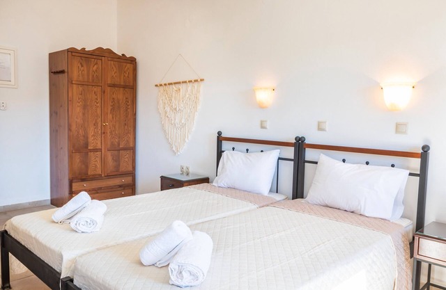 Apartment 'No 4' with Mountain View, Wi-Fi and Air Conditioning