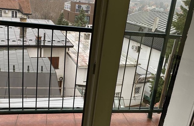 apartment on the second floor, spacious, quiet, close to the center.