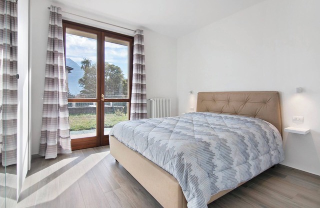 Apartment "Orange Corner - Gravedona" with Mountain View, Terrace & Wi-Fi