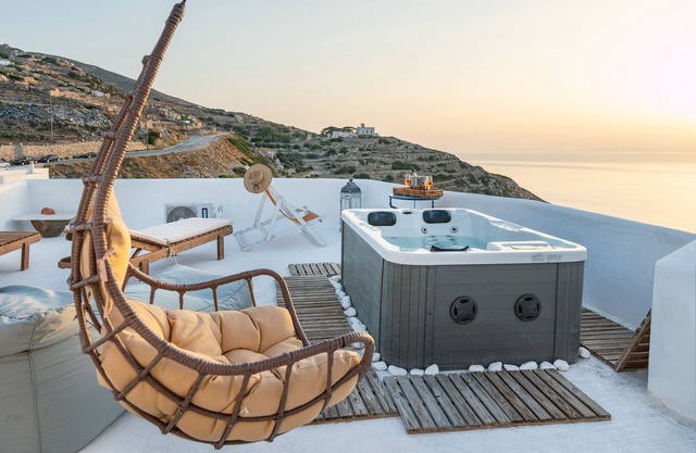 Apartment 'Paros' Pet-Friendly with Sea View, Hot Tub & Wi-Fi