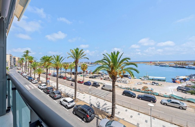 Apartment 'Port Vell' with Sea View, Wi-Fi and Air Conditioning