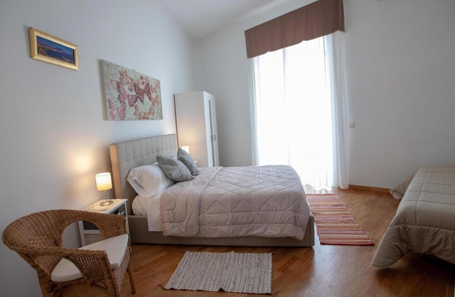 Apartment renovated in 2017 in the Central Station Garibaldi area.