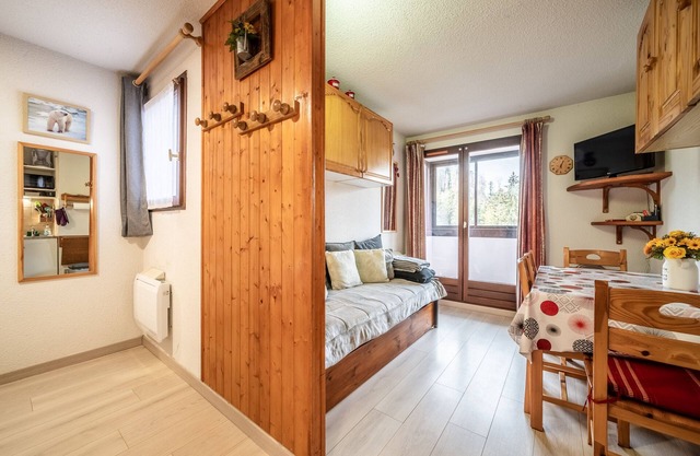 Apartment 'Residence Les Montagnes' with Private Terrace