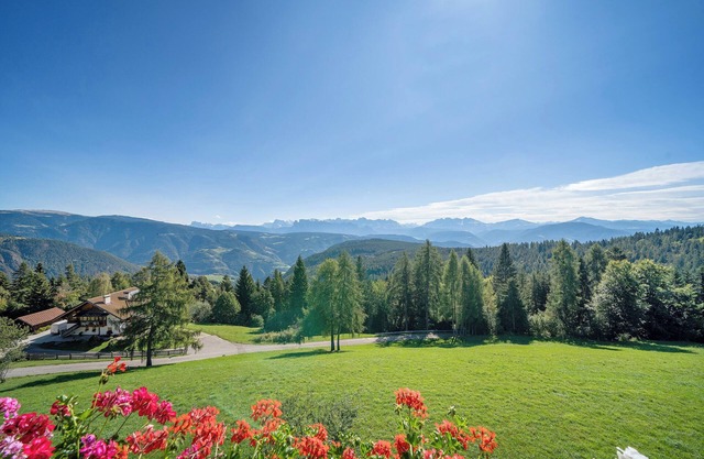 Apartment 'Stücklhof Wohnung Veilchen' with Mountain View, Shared Terrace and Wi-Fi