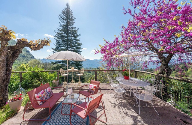 Apartment 'Sassi Scritti - Carpino Nero' with Mountain View, Shared Garden and Wi-Fi