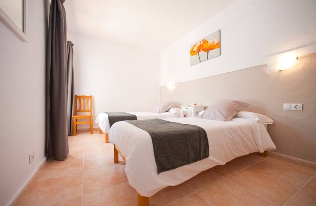 Apartment Ses Veles 1 dormitorio close to the Beach with Sea View, Pool, Wi-Fi & Garden