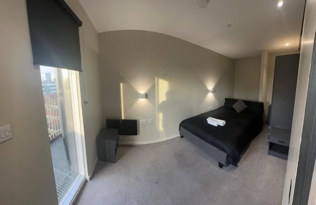 Apartment - Sleeps 4, pets allowed & free parking