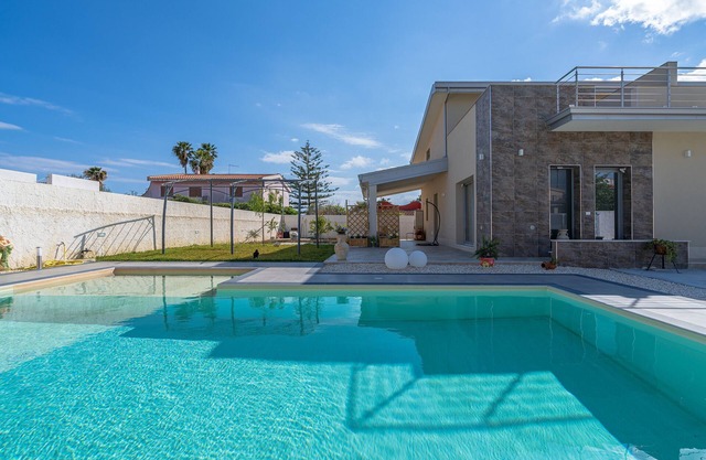 Apartment 'Sud In Villa Sele' with Sea View, Wi-Fi and Air Conditioning