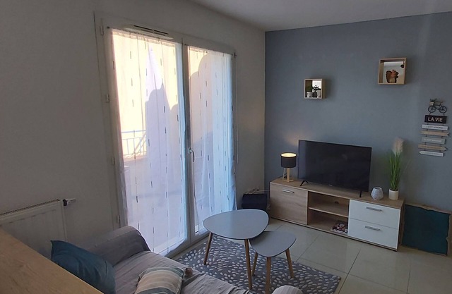 Apartment T3 with terrace, 2 bedrooms, 5 minutes from the sea