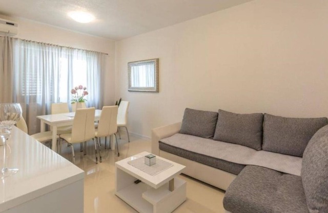 Apartment Tattoo - modern & free parking: A6(2+1) - Makarska, Riviera Makarska, Croatia