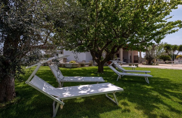 Apartment 'Villa Maddalena - Monolocale 2' close to the Sea with Garden & Wi-Fi