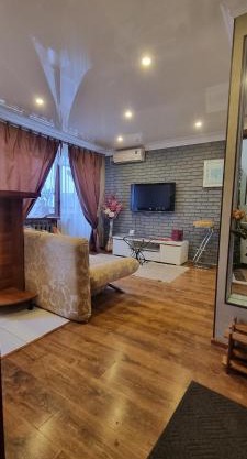 Apartment Voznesenska 25