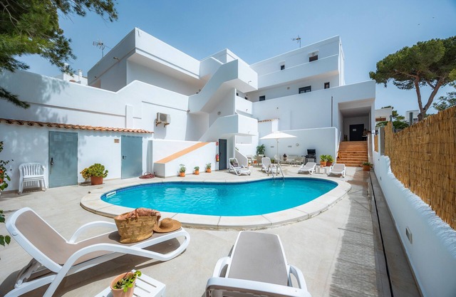 Apartment 'White Suites' with Shared Pool, Wi-Fi and Air Conditioning