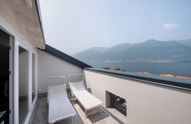 Apartment 'White Suite - Jacuzzi' with Lake View, Shared Pool and Wi-Fi
