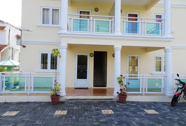 Apartment With 2 Bedrooms In Pereybere, With Shared Pool And Enclosed Garden - 500 M From The Beach