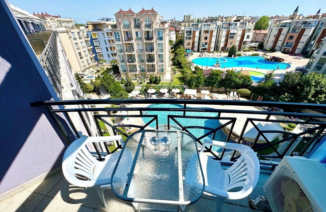 Apartment with a beautiful view of the pool, in Rainbow 3.