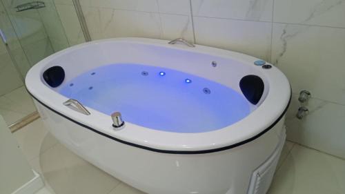 Apartment with Bathtub in Front of Rua Torta