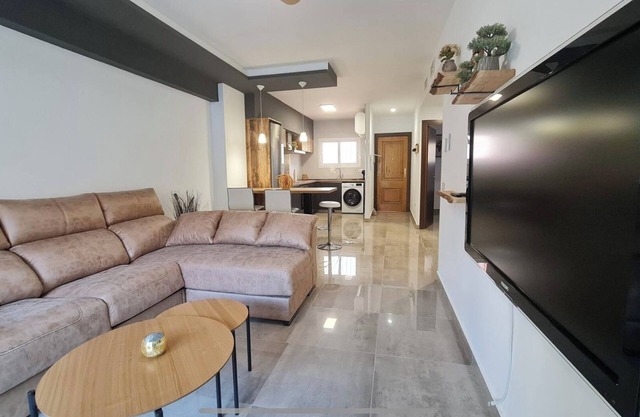 Apartment with direct access to the pool