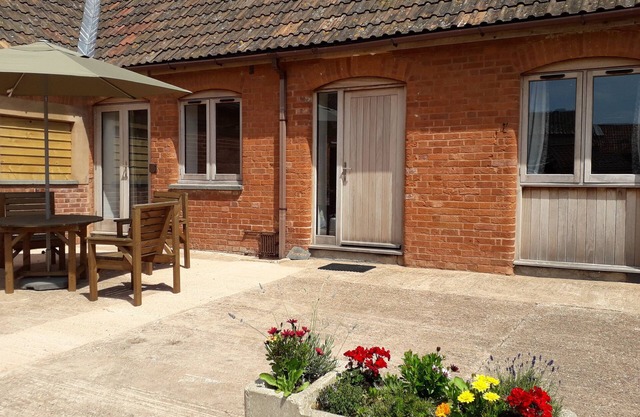 Apartment with one king bed with shower room