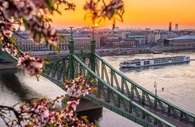 Apartment with private garden in Budapest a few steps from Simplakert,with WiFi.