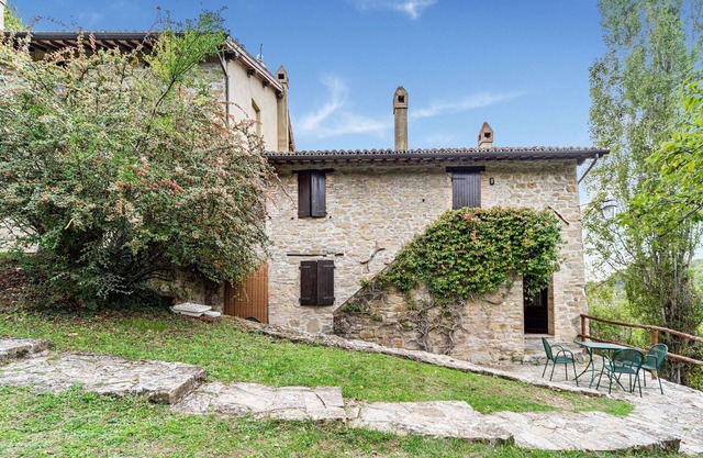 Apartment with swimming pool near the forest